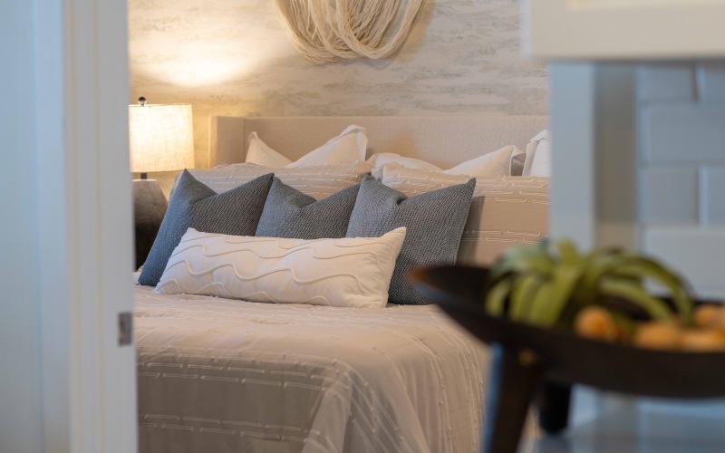 bedroom with bed with pillows and lamp